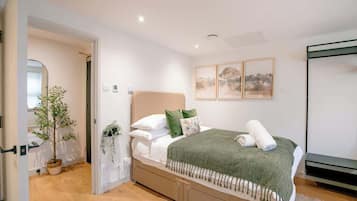 1 slaapkamer, een strijkplank/strijkijzer, wifi, beddengoed