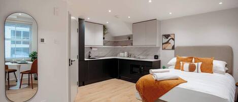 1 habitación, tabla de planchar con plancha, wifi y ropa de cama