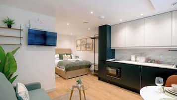 1 habitación, tabla de planchar con plancha, wifi y ropa de cama