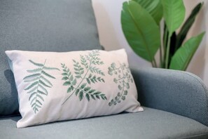 Interior detail - The Lindenstone | 1 Minute To Maidstone High St (Kent)