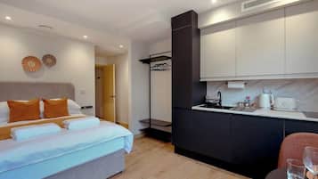 1 slaapkamer, een strijkplank/strijkijzer, wifi, beddengoed