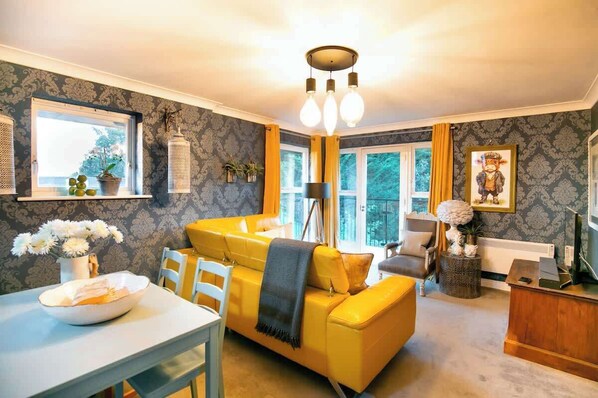 TV - Perfect Booking | Central, Stylish and Comfortable (Kent)