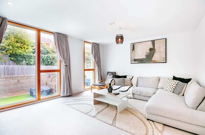 Perfect Booking | Large Home With Driveway Parking