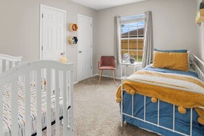 3 quartos, ferros/tábuas de passar roupa, Wi-Fi, roupa de cama