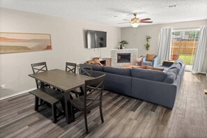 Télévision, cheminée