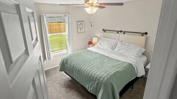 3 bedrooms, iron/ironing board, WiFi, bed sheets