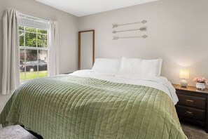 3 bedrooms, iron/ironing board, WiFi, bed sheets