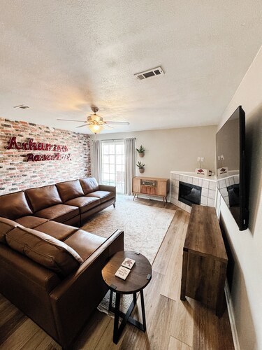 3 KING BEDS Furr-Friendly Fayetteville Retreat