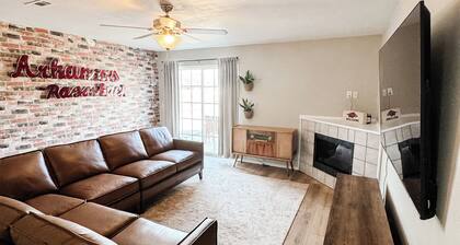 3 KING BEDS Furr-Friendly Fayetteville Retreat