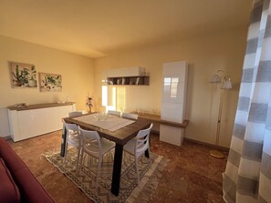 Dining - Belvedere House – Stunning Apartment in the Heart of Peccioli (Peccioli)