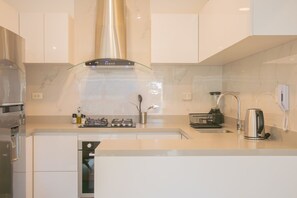 Fridge, microwave, oven, stovetop - w* | Cozy 1BR Apartment in the Heart of San Isidro (San Isidro)