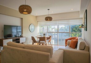 TV - w* | Cozy 1BR Apartment in the Heart of San Isidro (San Isidro)