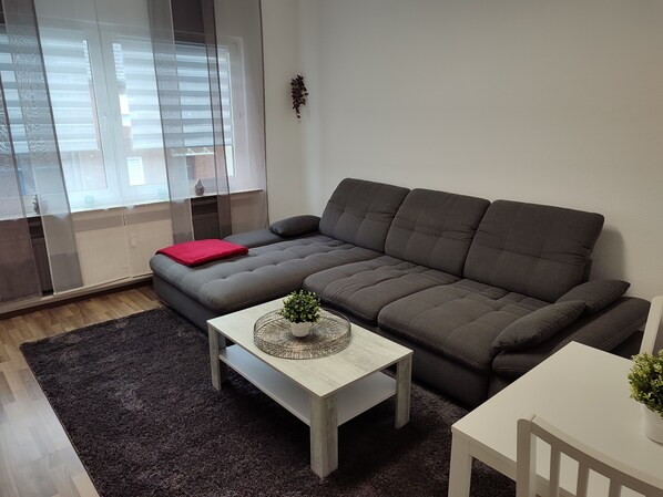 TV - Quiet, cozy 52 sqm apartment |Park|City|A 57| (Krefeld)