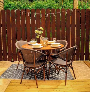 屋外ダイニングエリア