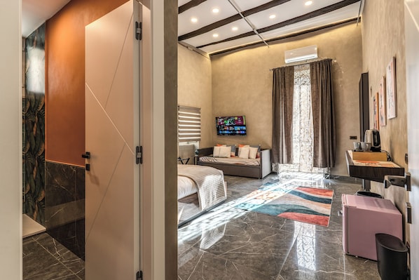 Classic Quadruple Room, Balcony, City View | Free WiFi - Dimora Napoli Centrale (Naples)