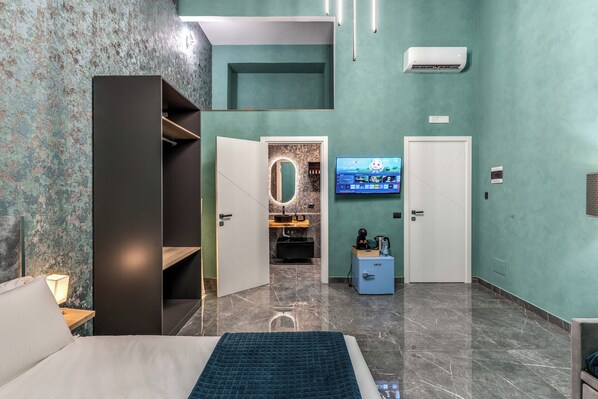 Economy Quadruple Room | Free WiFi - Dimora Napoli Centrale (Naples)