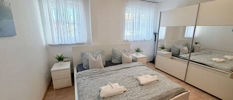 2 室のベッドルーム、WiFi、ベッドシーツ