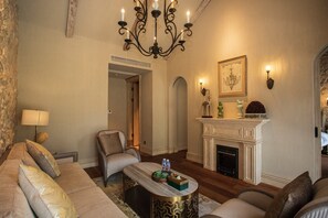 Romantic Double Room, Courtyard View | Premium bedding, down comforters, individually decorated - Jingdezhen Homestay Outside the Window (Jingdezhen)