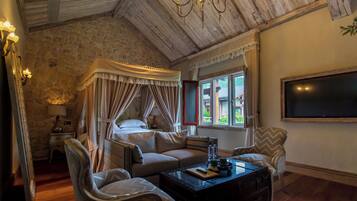 Luxury Double Room, Courtyard View | Premium bedding, down comforters, individually decorated