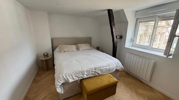 2 bedrooms, iron/ironing board, Internet, bed sheets