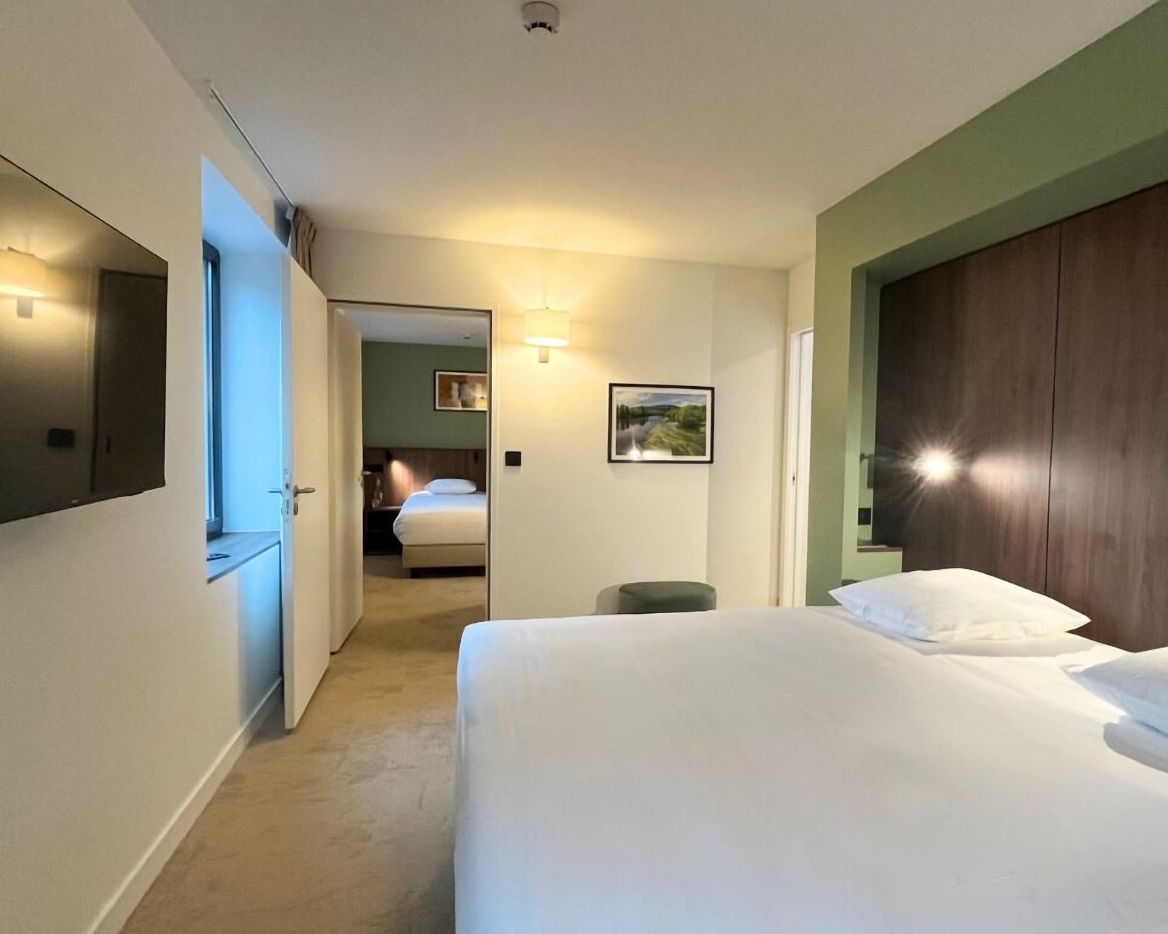 Deluxe Quadruple Room, 2 Queen Beds | Free WiFi