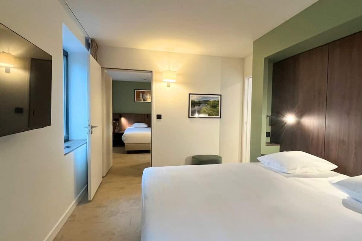 Deluxe Quadruple Room, 2 Queen Beds | Pillowtop beds, soundproofing, cribs (free), WiFi (free)