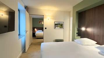 Habitación cuádruple Deluxe, 2 camas de matrimonio | Wifi gratis