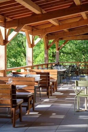 Local cuisine - Hob La Truffiere (Gignac)