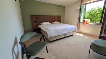 Surmatelas, lits bébé (gratuits), Wi-Fi gratuit, draps fournis