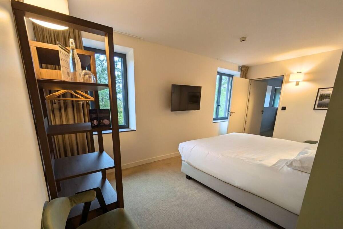 Triple Room | Pillowtop beds, soundproofing, cribs (free), WiFi (free)