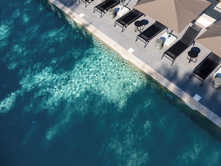 Seasonal outdoor pool, pool umbrellas, pool loungers. Hob La Truffiere