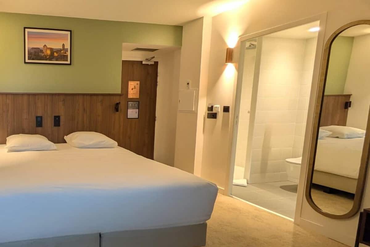 Standard Double Room | Pillowtop beds, soundproofing, cribs (free), WiFi (free)