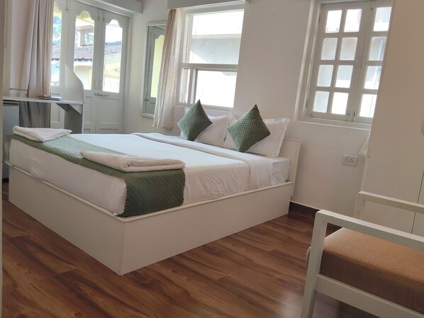 Free WiFi, bed sheets