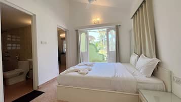 Standard Studio | Free WiFi, bed sheets