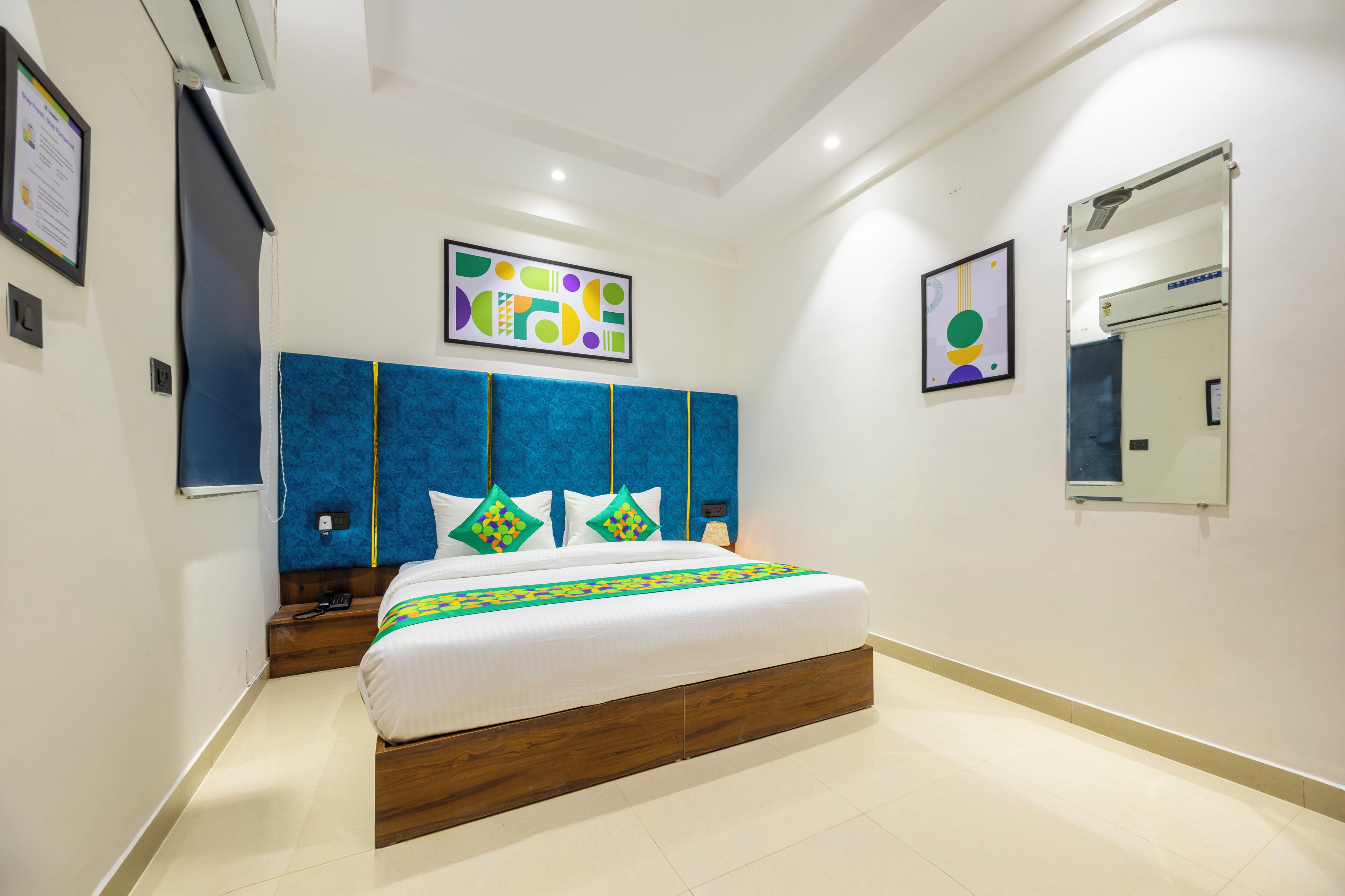 Doppia Economy | Una scrivania, ferro/asse da stiro