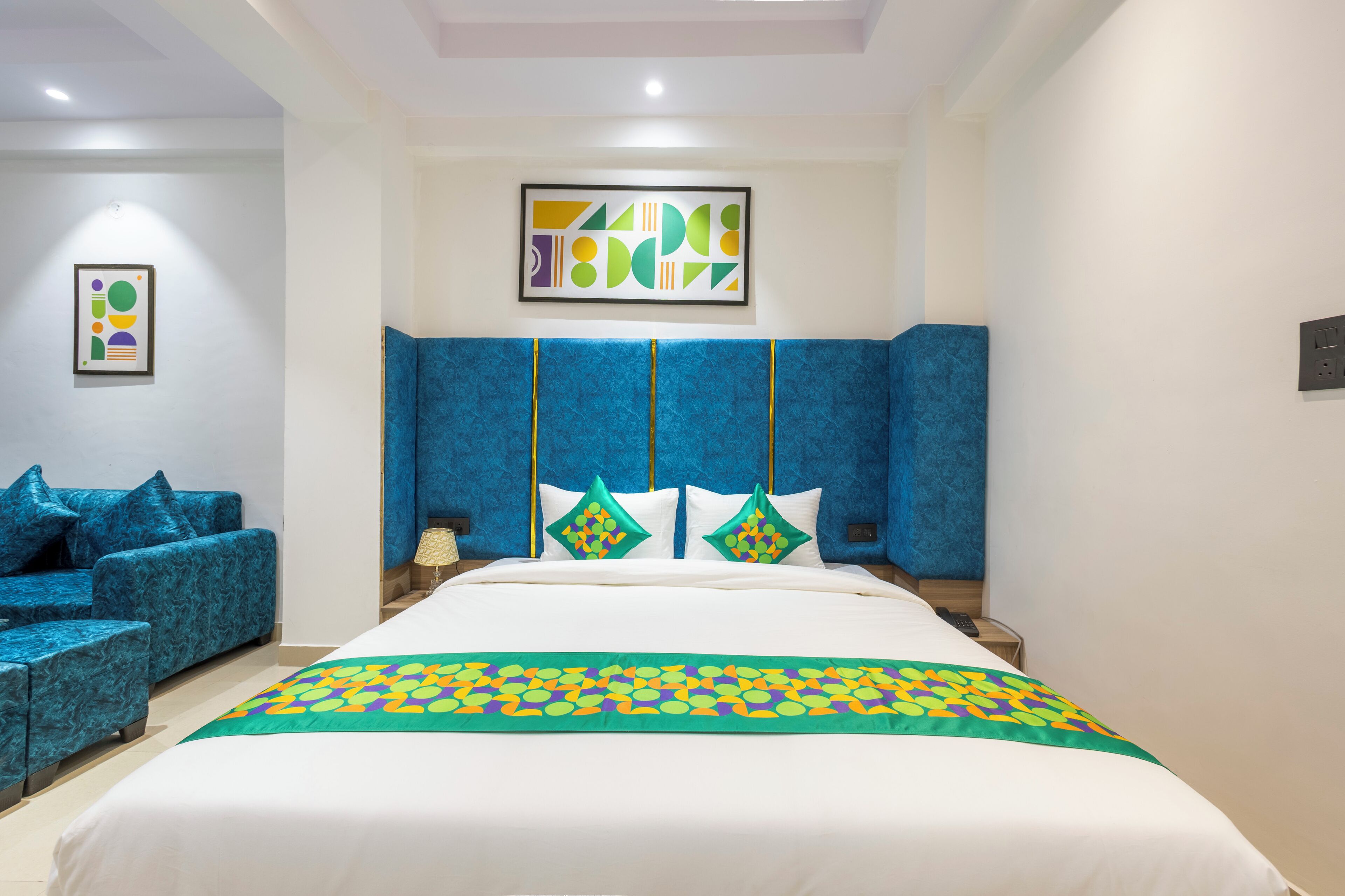 Dobbeltrom – deluxe | Skrivebord og strykejern/-brett