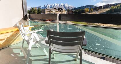 Ski-front apartment, sleeps 5