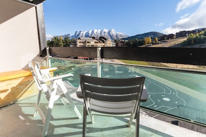 Ski-front apartment, sleeps 5