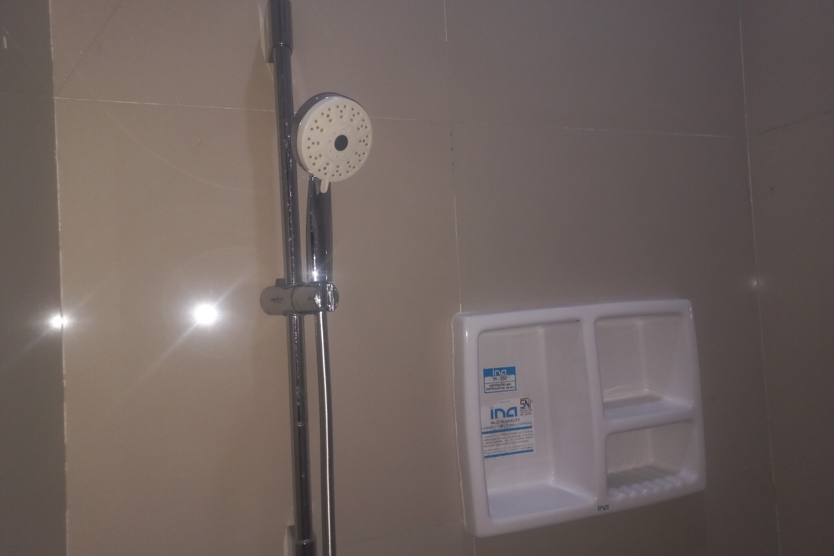 Economy Room | Bathroom | Shower, towels, soap, shampoo