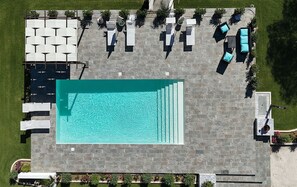 حمّام سباحة خارجي