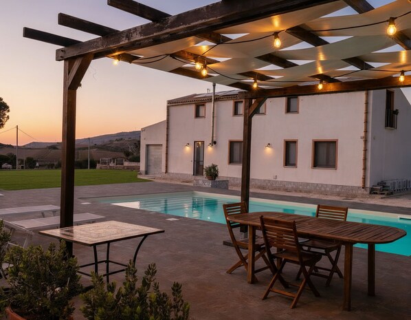 Outdoor pool - B&B 4 Seasons with pool - Room Winter (Dattilo Soprano)