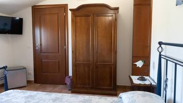 4 bedrooms, free WiFi, bed sheets