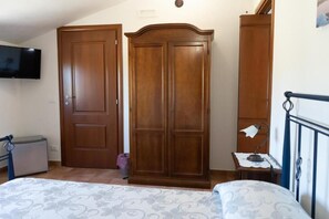 4 bedrooms, free WiFi, bed sheets