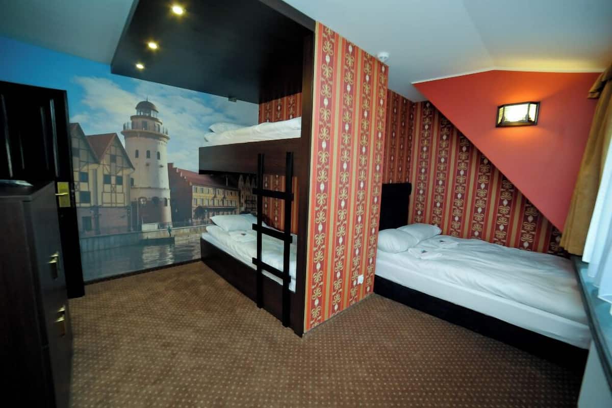 Family Quadruple Room, Private Bathroom | Iron/ironing board (on request), WiFi (free)