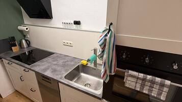 Kühlschrank, Ofen, Herdplatte, Geschirrspüler