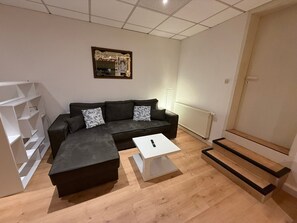TV - Apartment 'Ferien- Und Handwerkerwohnung' with Wi-Fi (Römhild)