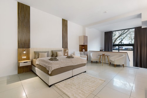 Central Apartment at Ku’damm | Heart of Berlin (1)