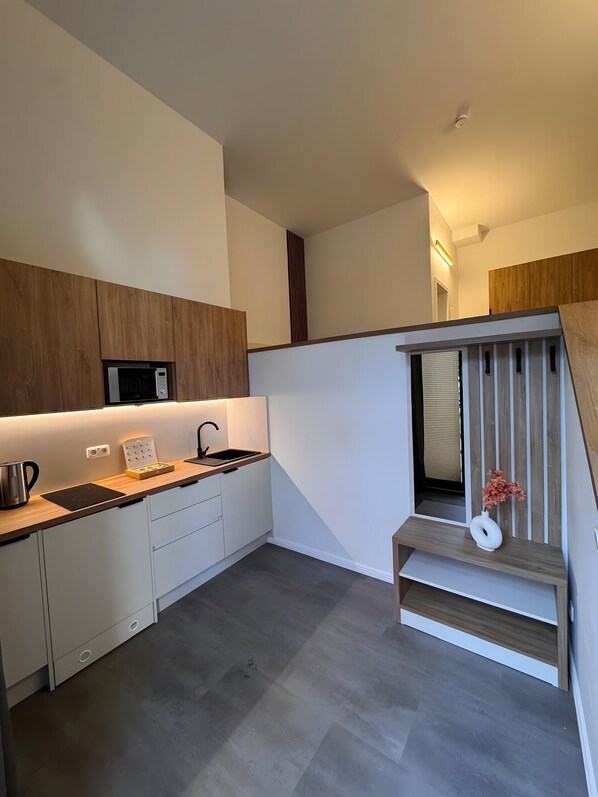 Fridge, microwave, stovetop, coffee/tea maker