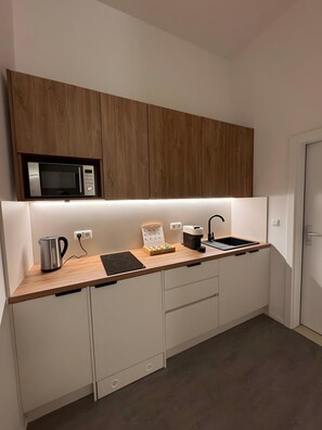 Fridge, microwave, stovetop, coffee/tea maker