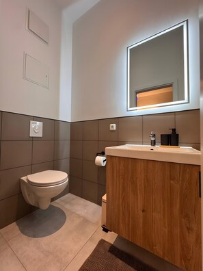 تجهيزات دش، مجففات شعر، مناشف